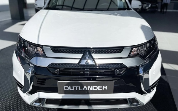 Mẫu xe Outlander 2022: Ngoại thất thay đổi hiện đại, mạnh mẽ