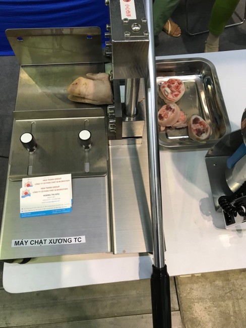 máy chặt xương heo thủ công, máy chặt sườn heo, giò heo 