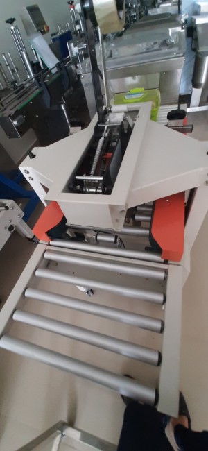 Máy dán thùng carton mặt trên mặt dưới, máy dán thùng bán tự động, máy dán thùng FXA6050