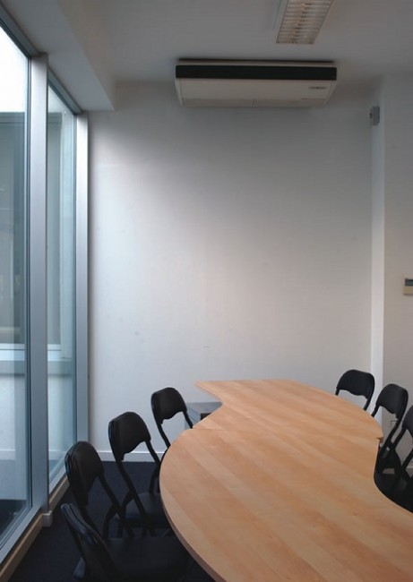 Máy điều hòa áp trần Daikin thiết kế gọn nhẹ và sang trọng