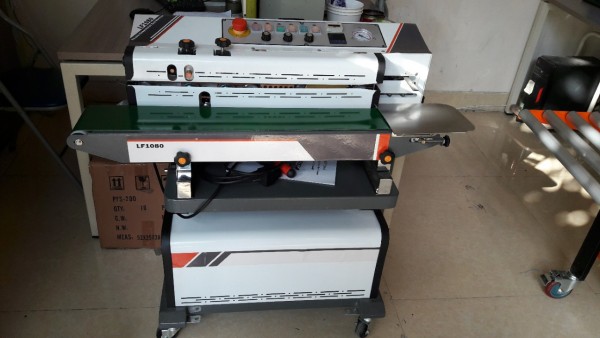 máy đóng gói bao cà phê có thổi khí, máy ép miệng bao có bơm nito LF1080B