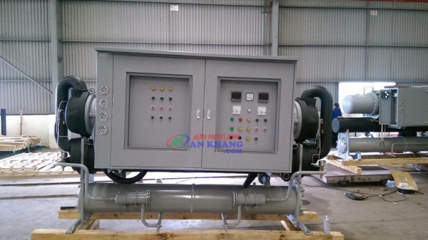 Máy làm lạnh nước chiller trong sản xuất nhựa
