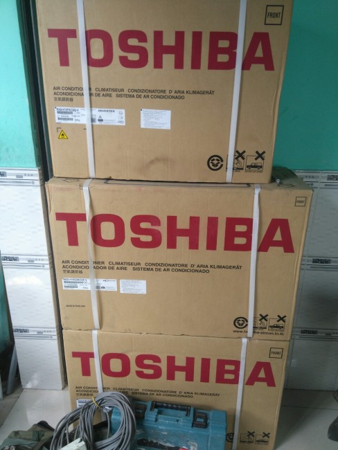 Máy lạnh treo tường Toshiba RAS-H24U2KSG-V R32 công suất 2,5 ngựa – 24000 BTU
