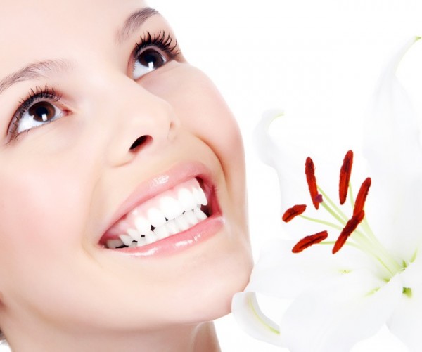 Miếng dán trắng răng dùng như thế nào?