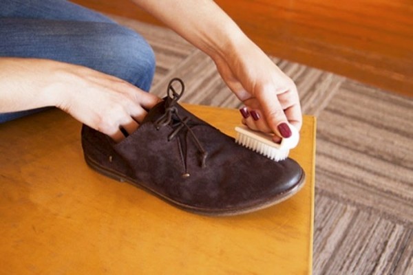 Một số cách giặt giày da đúng chuẩn