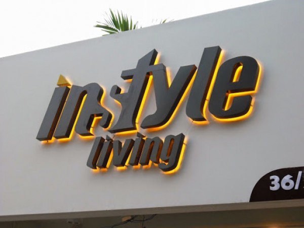 Một vài tham khảo dịch vụ làm biển quảng cáo mica