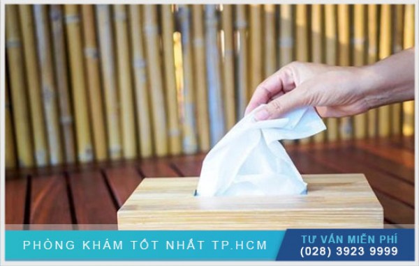 Nên lau khăn giấy sau khi quan hệ không? 