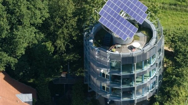 Ngôi nhà Heliptrope được thiết kế như một tháp năng lượng mặt trời