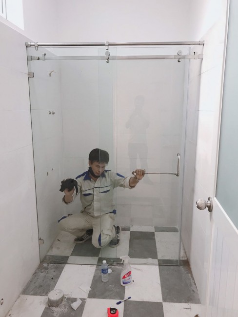 Nhận thi công vách tắm kính tại Thuận An Bình Dương