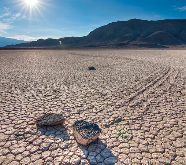 Những bí ẩn xoay quanh thung lũng Chết ở California