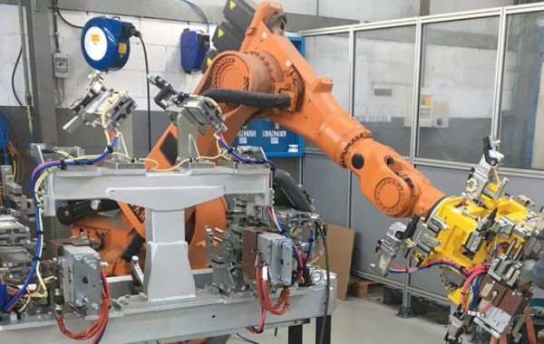 Những cánh tay robot công nghiệp sẽ giúp gì cho Công Ty