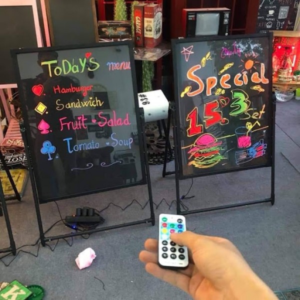 Những mẫu biển chỉ dẫn phổ biến hiện nay