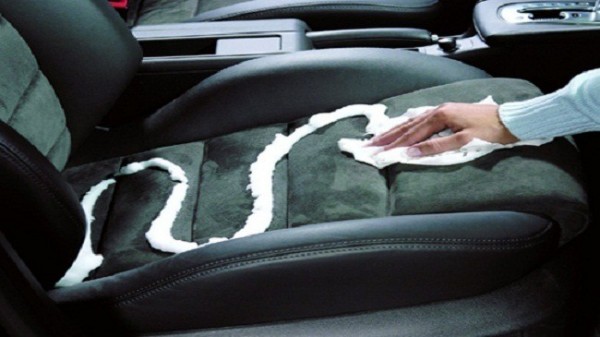 Nội thất xe hơi của bạn rất dễ bị ám mùi, đặc biệt là mùi khói thuốc lá