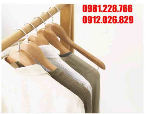 Phân loại móc treo quần áo theo chất liệu và kích thước