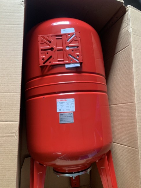 Phân phối bình tích áp Varem 300 lít chính hãng Call 0983.480.896 