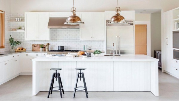 Phòng bếp trẻ trung, thanh nhã với sắc trắng cổ điển