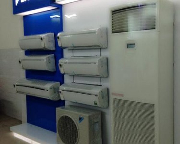 Phúc An Khang bán và lắp đặt máy lạnh tủ đứng Daikin cho nhà máy