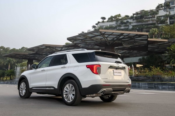 'Soi' trang bị xe Ford bán tải mới F-150 Raptor 2022 đầu tiên 