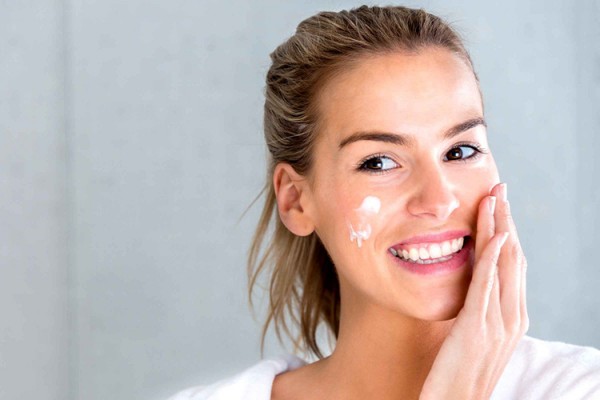 Sử dụng kem chống nắng có tác dùng gì với làn da của bạn 