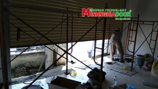 Sửa Cửa Cuốn Bị Kẹt Nan