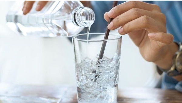 Sức khỏe của bạn sẽ có ảnh hưởng lớn nếu uống nước sai cách