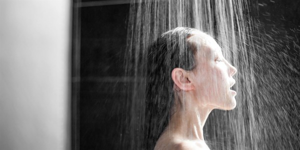 Tắm nước nóng đúng cách giúp bạn giảm cân hiệu quả