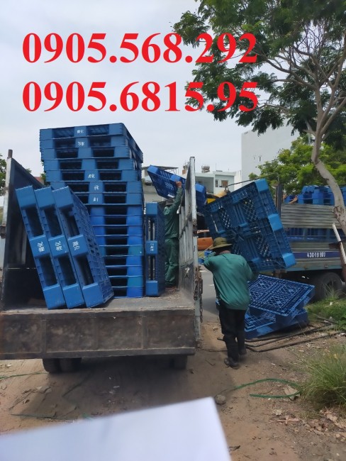 Thanh lý pallet nhựa xanh Đài Loan giá siêu rẻ 0905681595