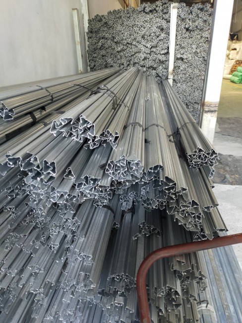 Thanh nẹp C, thanh nẹp zíc zắc, bán nẹp nhà lưới, báo giá nẹp nhà lưới, máng nẹp zigzag giá rẻ