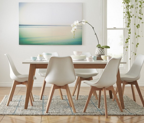 Thêm màu sắc cho phòng ăn bằng thảm trải sàn