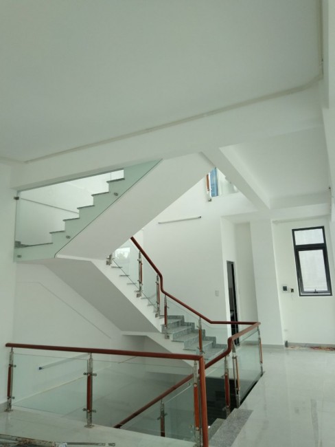 Thi công cầu thang kính cường lực - 0908852130