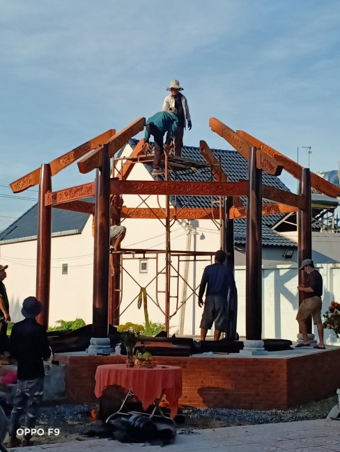Thi công nhà gỗ lục giác tại Tháp Mười