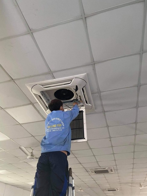 Thi công và bán máy lạnh âm trần Reetech và Casper giá tốt nhất quận 5
