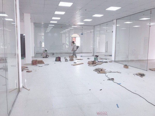 Thi công vách kính cố định ngăn phòng - 0908852130