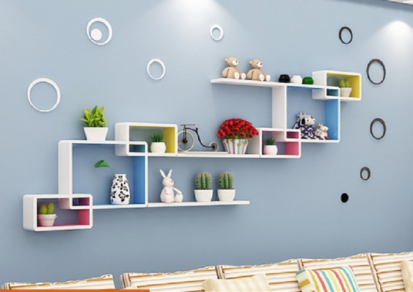 Thiết kế hệ kệ lưu trữ nhiều màu sắc làm điểm nhấn ngôi nhà