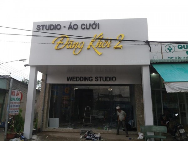 Thiết kế thi công nội thất showroom uy tín, giá cạnh tranh