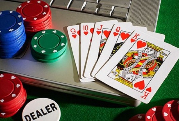 Thu nhập số tiền khủng từ việc chơi Poker trực tuyến tại sao không?