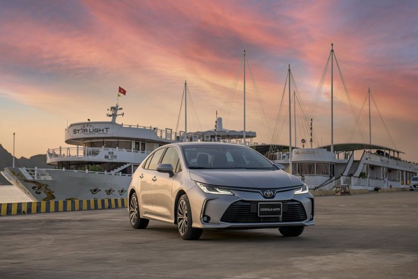 Toyota Corolla Altis 2023: báo giá lăn bánh và khuyến mãi tháng 11-2022