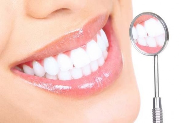Trắng răng bằng cà chua phương pháp tẩy trăng răng tự nhiên