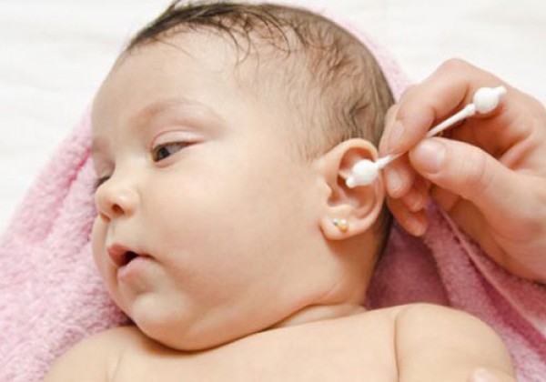Trẻ sơ sinh bị chảy máu tai có nguy hiểm không?