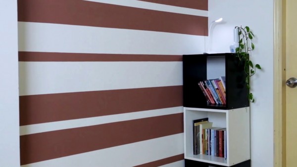 Tường sọc ngang trở thành điểm nhấn đặc biệt của căn nhà