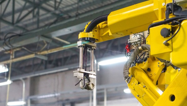 Ứng dụng robot công nghệ tiên tiến 4.0 vào trong sản xuất ô tô