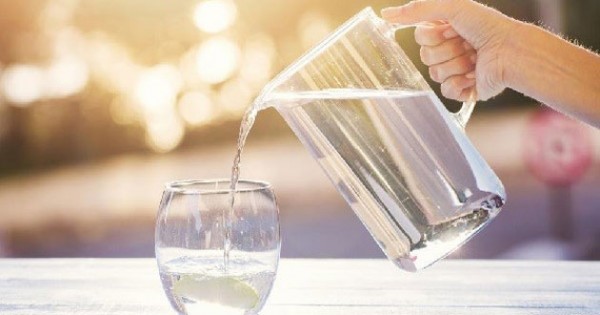 Uống nước đủ và đúng cách để bảo vệ sức khỏe của bạn