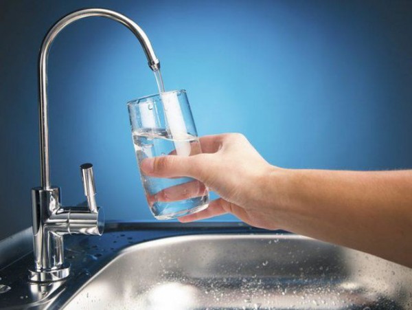 Uống nước trực tiếp từ máy lọc nước có tốt không ?