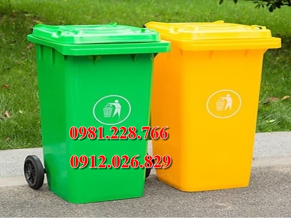 Ưu và nhược điểm của thùng rác nhựa và thùng rác inox trong văn phòng