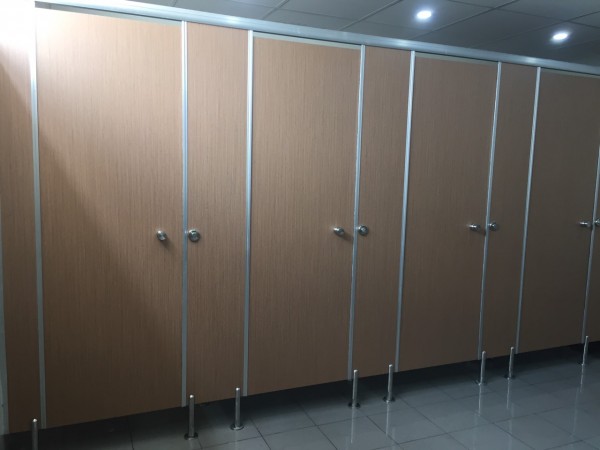 Vách Ngăn Vệ Sinh Giá Rẻ Bình Dương - Chuyên Nghiệp