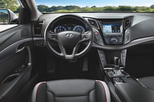 Website về xe giới thiệu Hyundai i40 Sedan và Wagon
