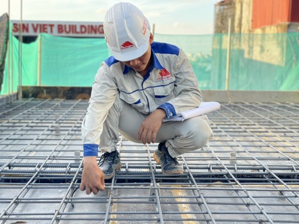 Xây Dựng Trường Sinh thi công đổ BT mái tầng 5 công trình của Cô Quỳnh ở Tây Hồ Hà Nội