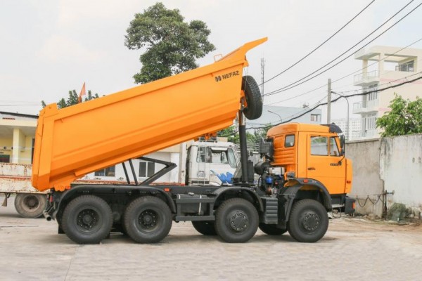 Xe ben kamaz 6540(8x4) thùng 15 khối tải hàng 17 tấn.