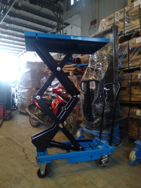 Xe nâng mặt bàn dùng trong nâng cây cảnh