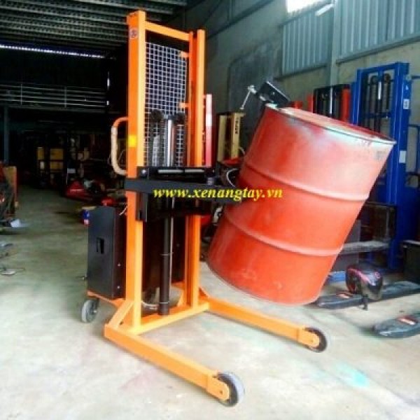 Xe nâng quay đổ phuy điện 350kg Đài Loan